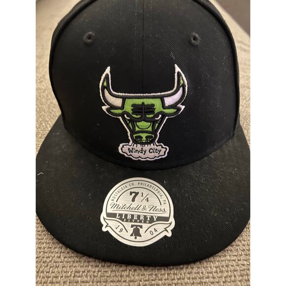 Chicago Bulls Mitchell & Ness NBA Fitted 7 1/4 Flatbill Hat Cap Rodman Black NWT - Picture 1 of 6